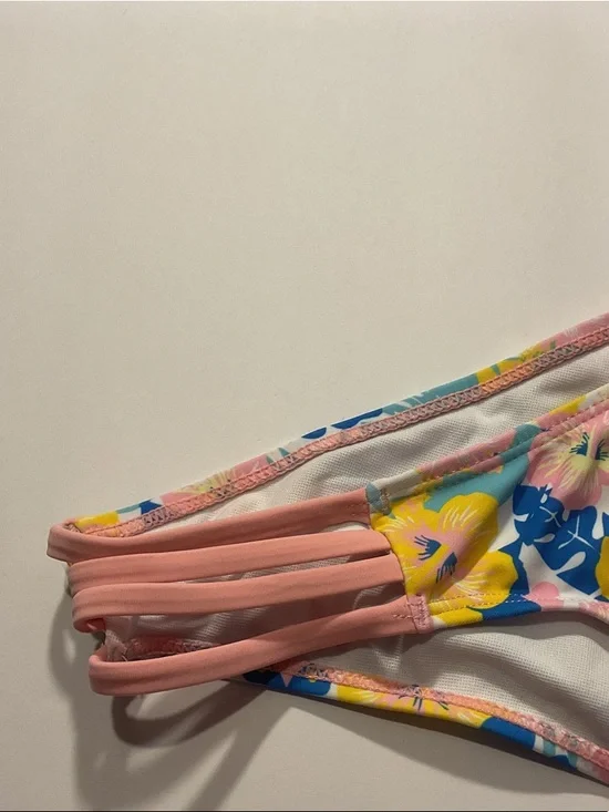 NWT Women’s Pink Halter Bikini Top with Floral Strappy Bottoms - Picture 5 of 8